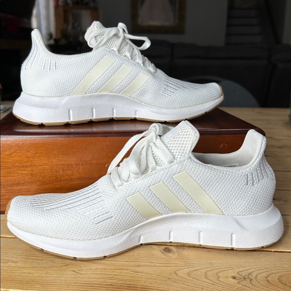 Adidas Men’s Sz 9 1/2 RUNNING-INSPIRED STYLE MEETS GO-ANYWHERE COMFORT. NWOT - Picture 2 of 8